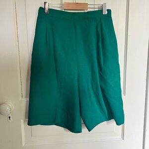 Vintage High-waisted Emerald Green Shorts with Pockets